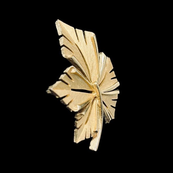 Vintage Crown Trifari Brushed Gold Tone Oak Leaf Brooch (5005) - Picture 2 of 5